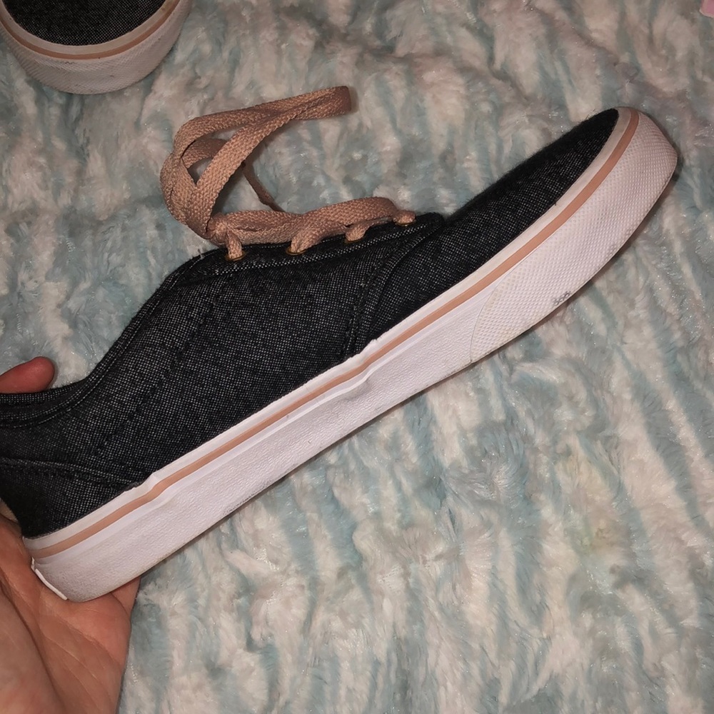 Vans - Picture 3 of 8